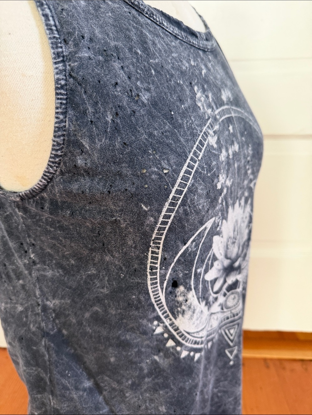 Black Moon Sleeveless Lotus Print Open Back Top Medium - Picture 2 of 5